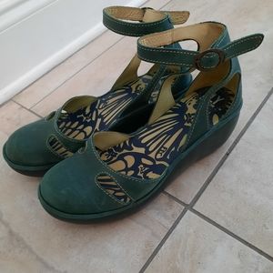 Women's size 39 Fly London leather shoes